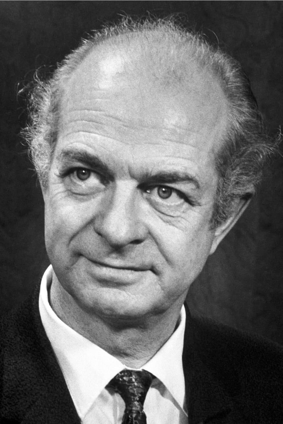 Black-and-white portrait photo of Linus Pauling from 1962.