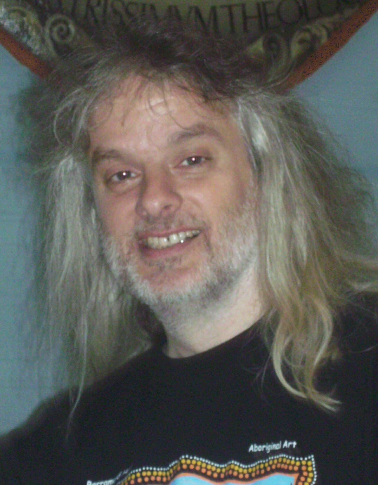 Photographie du philosophe David Chalmers, un homme barbu, lors d'une conférence en 2011.