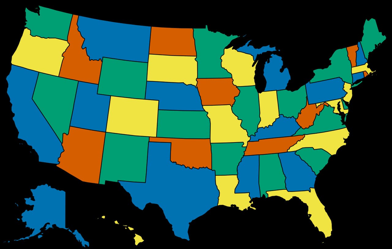 Carte des États-Unis où chaque État est rempli d'une des quatre couleurs, sans que deux États voisins partagent la même.