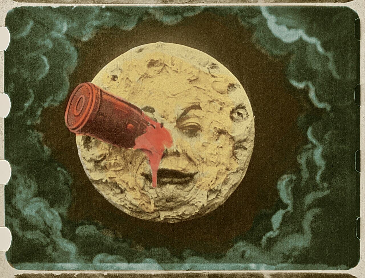 Une image du Voyage dans la Lune de Méliès, avec des couleurs peintes sur les acteurs et le décor.